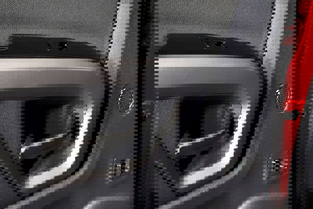 Used 2015 Nissan Titan SV image 26