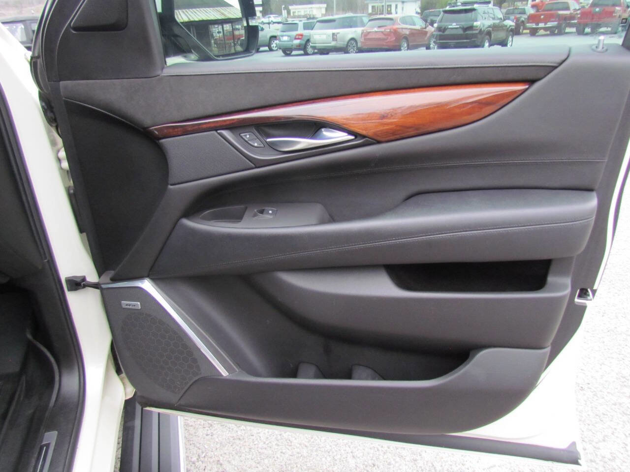 Used 2015 Cadillac Escalade Premium image 20