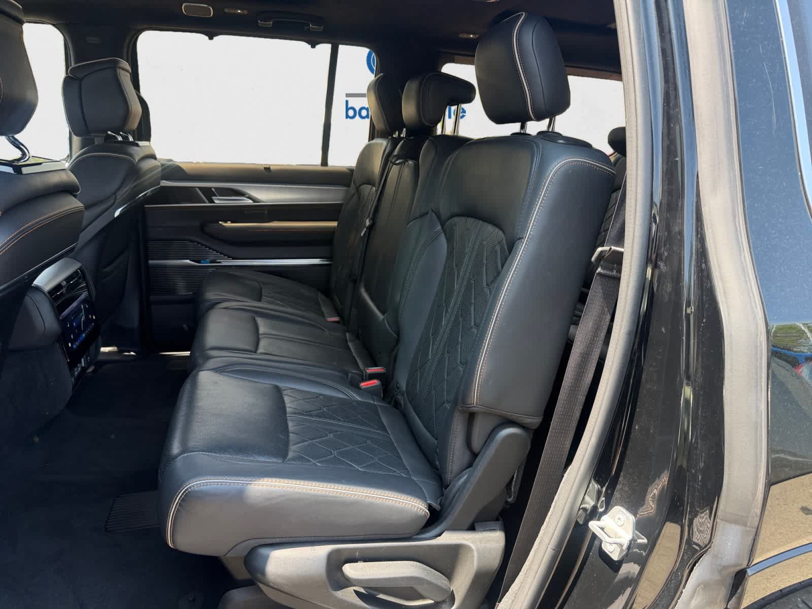Used 2023 Jeep Grand Wagoneer Series III AWD/4WD image 17