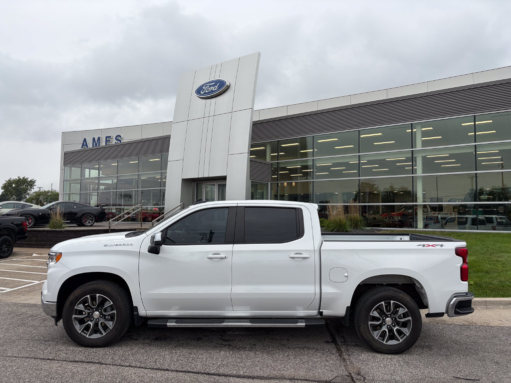 Used 2024 Chevrolet Silverado 1500 LT w/ Leather Package AWD/4WD image 3
