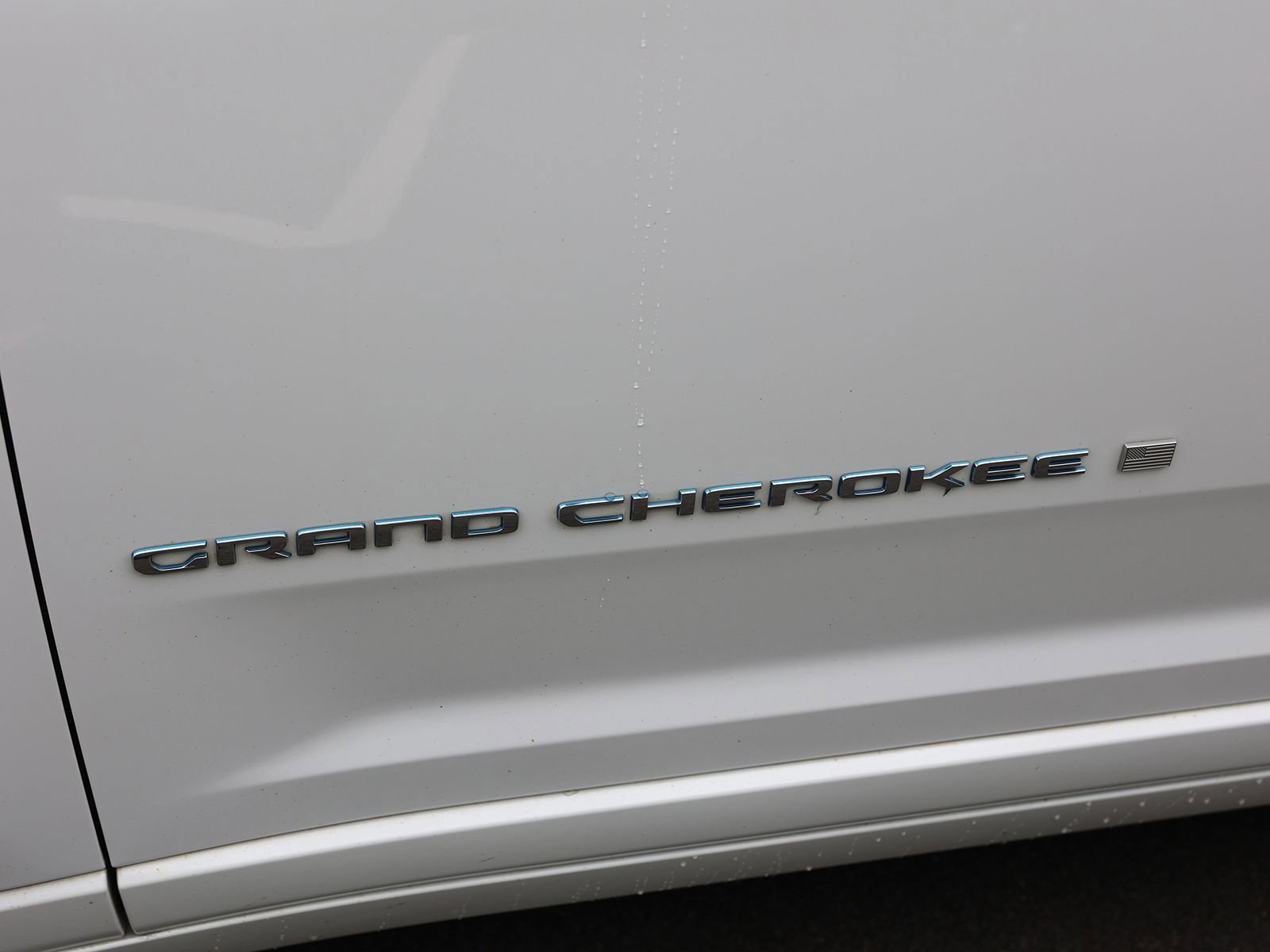 Used 2022 Jeep Grand Cherokee Overland w/ Advanced Protech Group III AWD/4WD image 11