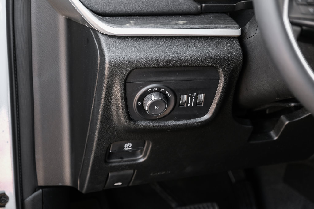 Used 2023 Jeep Grand Cherokee L Limited AWD/4WD image 38