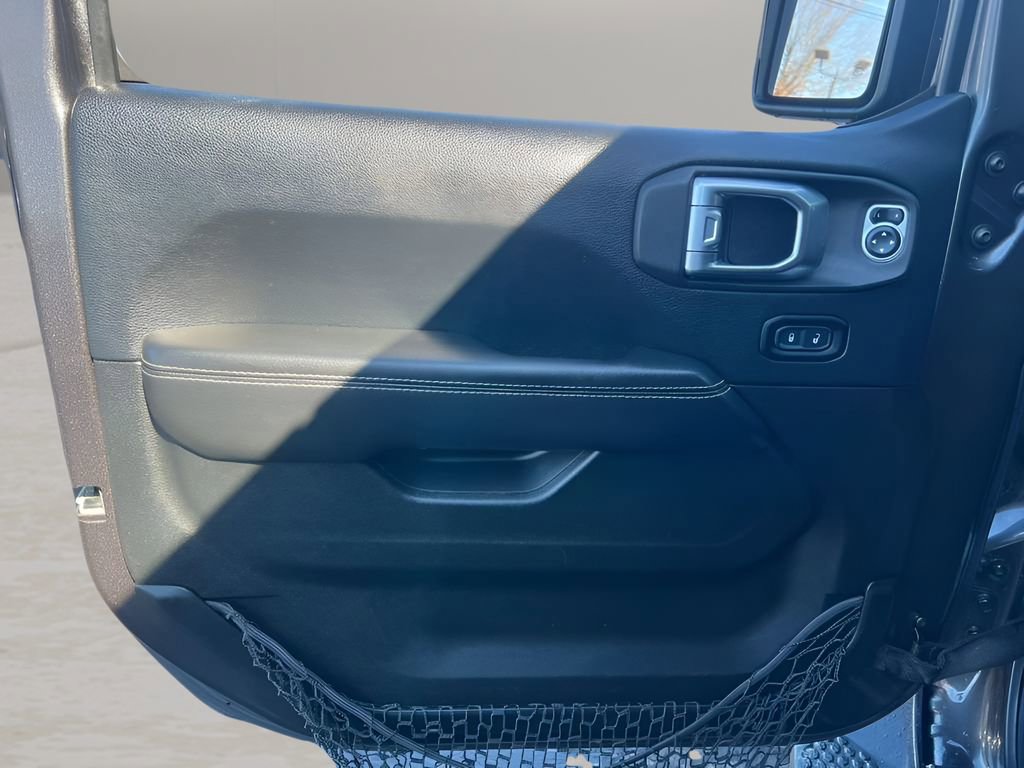 Used 2018 Jeep Wrangler Unlimited Sahara w/ Cold Weather Group image 13