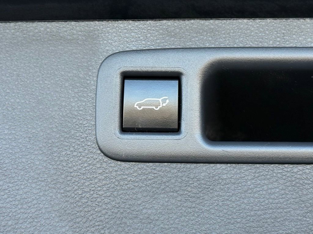 Certified 2023 Toyota Highlander XLE image 16