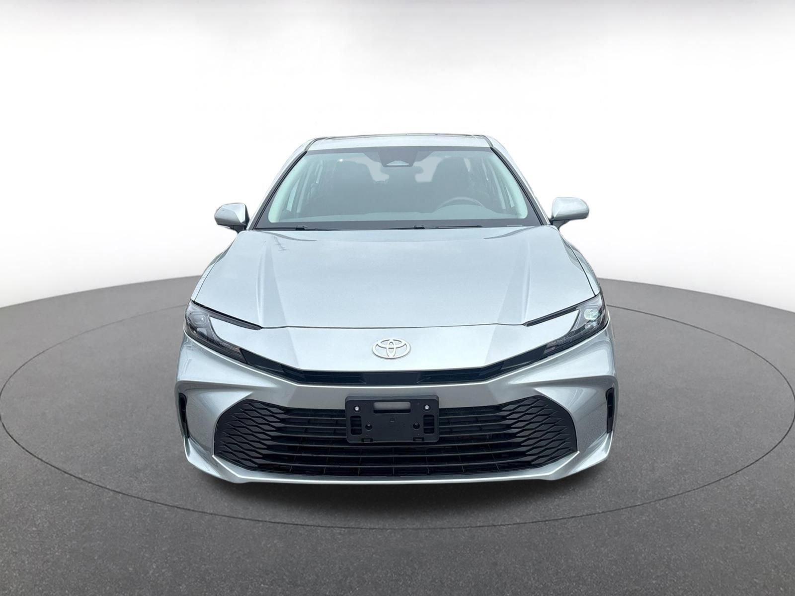 Used 2025 Toyota Camry LE FWD image 6