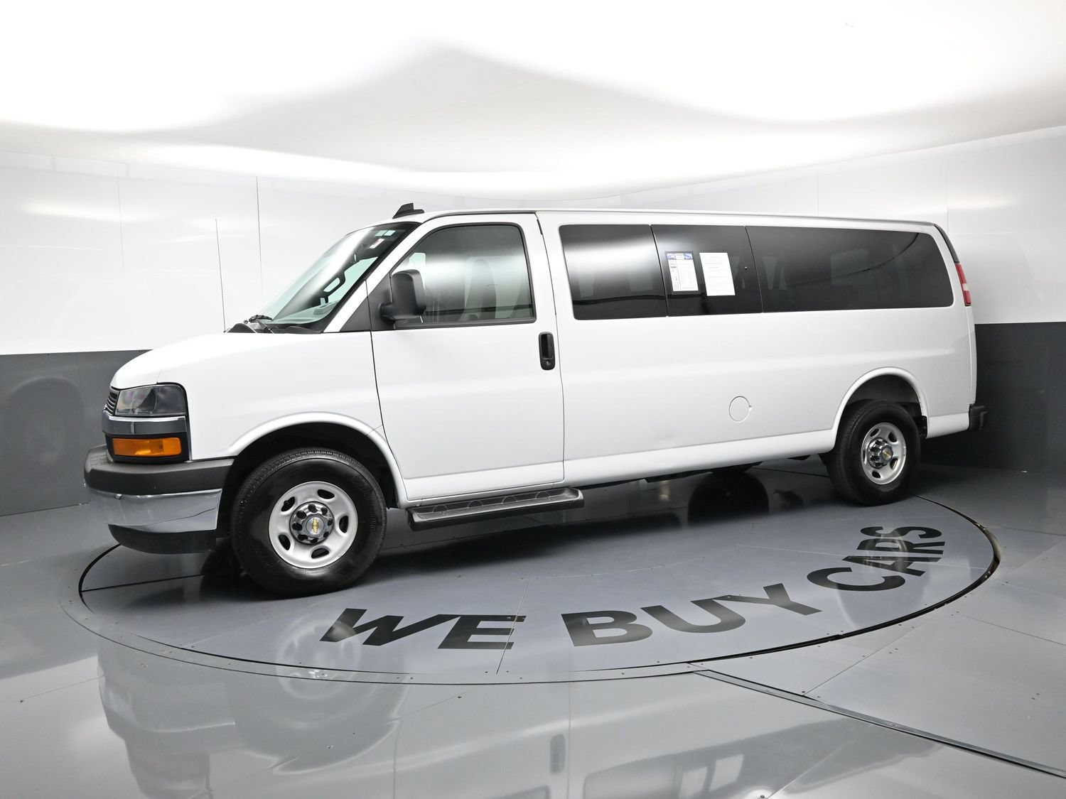 Used 2025 Chevrolet Express 3500 LT w/ LT Preferred Equipment Group RWD image 6