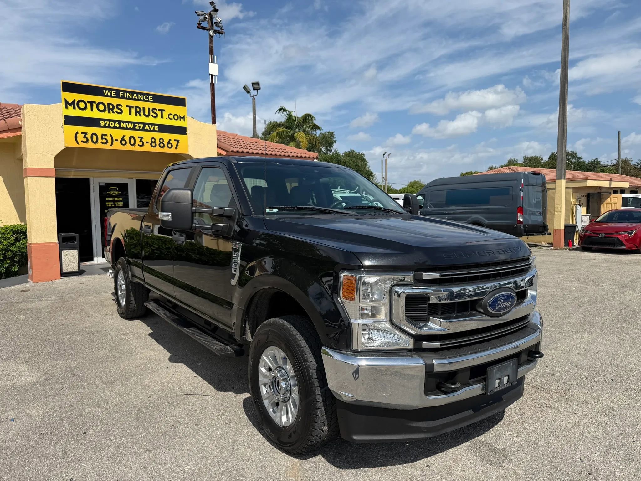 Used 2022 Ford F250 4x4 Crew Cab XLT w/ STX Appearance Package image 7