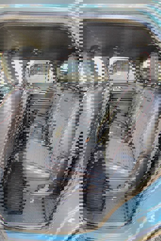 Used 2025 Ford Explorer ST-Line w/ ST-Line Street Pack image 8