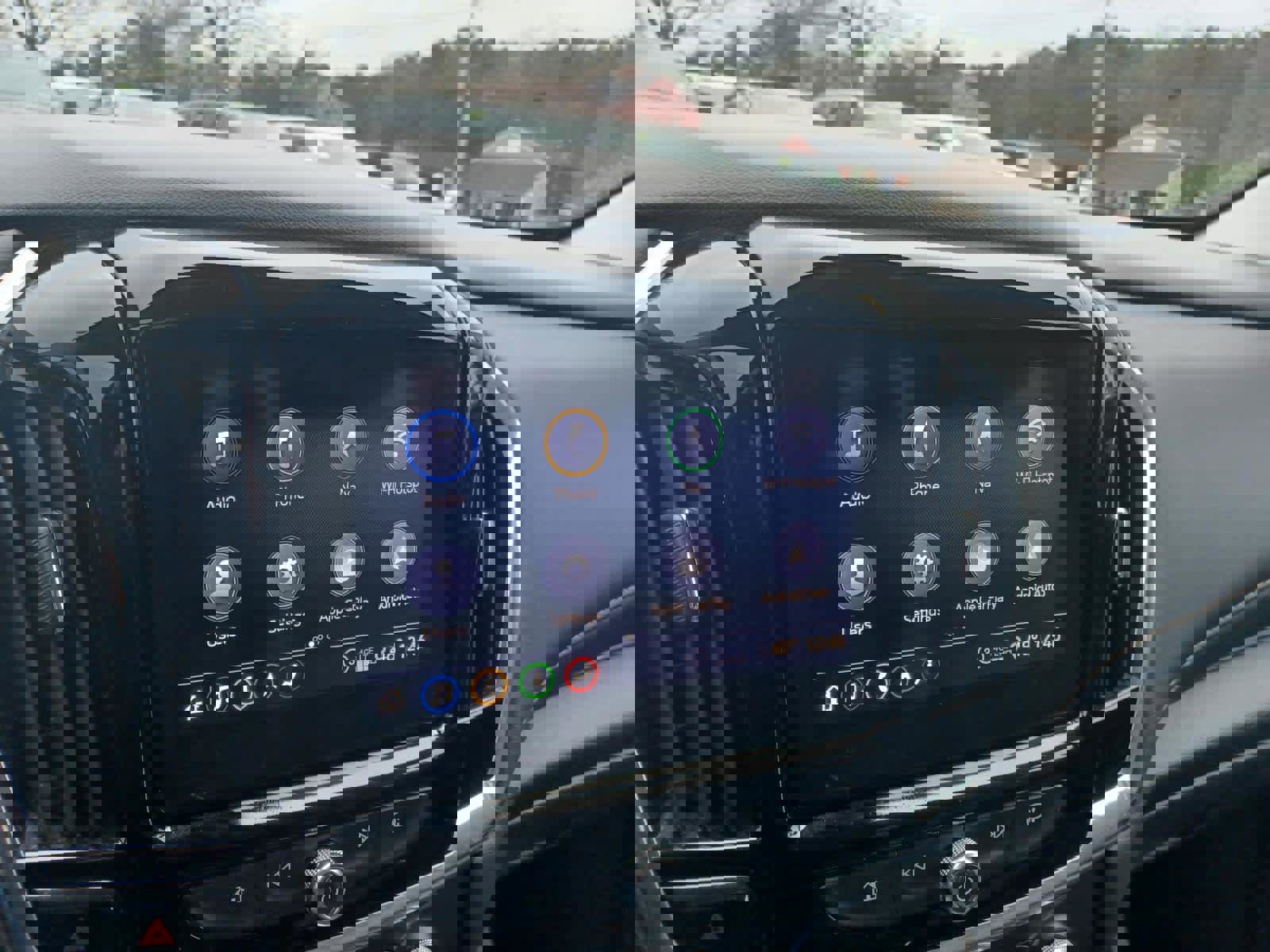 Used 2020 Chevrolet Traverse LT w/ LT Premium Package image 12