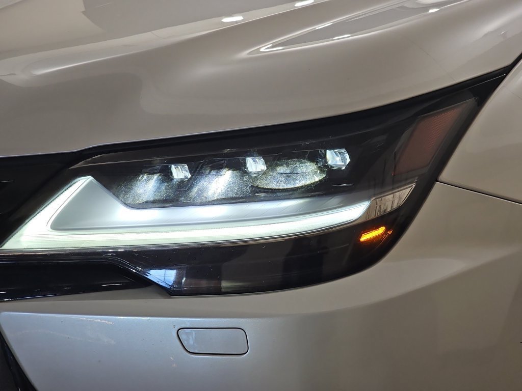 Used 2022 Lexus LX 600 4WD w/ Appearance Package image 35
