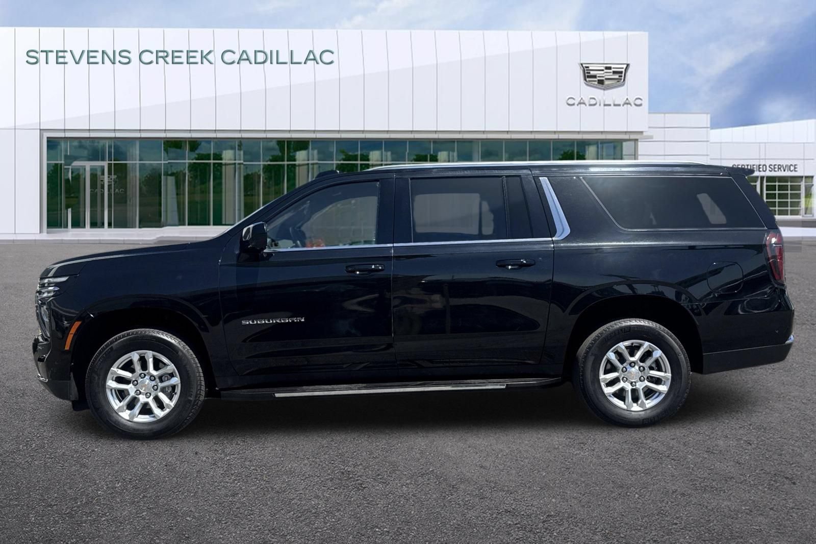 Used 2025 Chevrolet Suburban LT RWD image 6