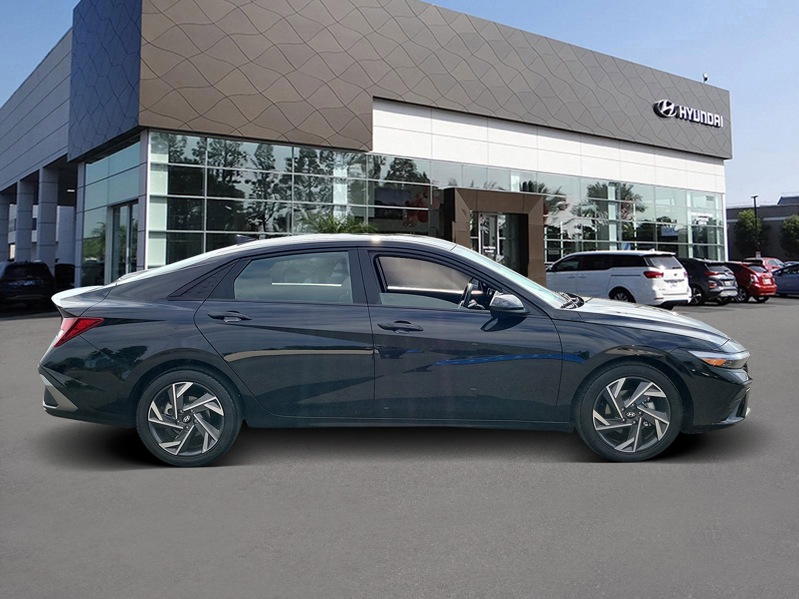 Certified 2025 Hyundai Elantra Sport w/ Cargo Package image 4