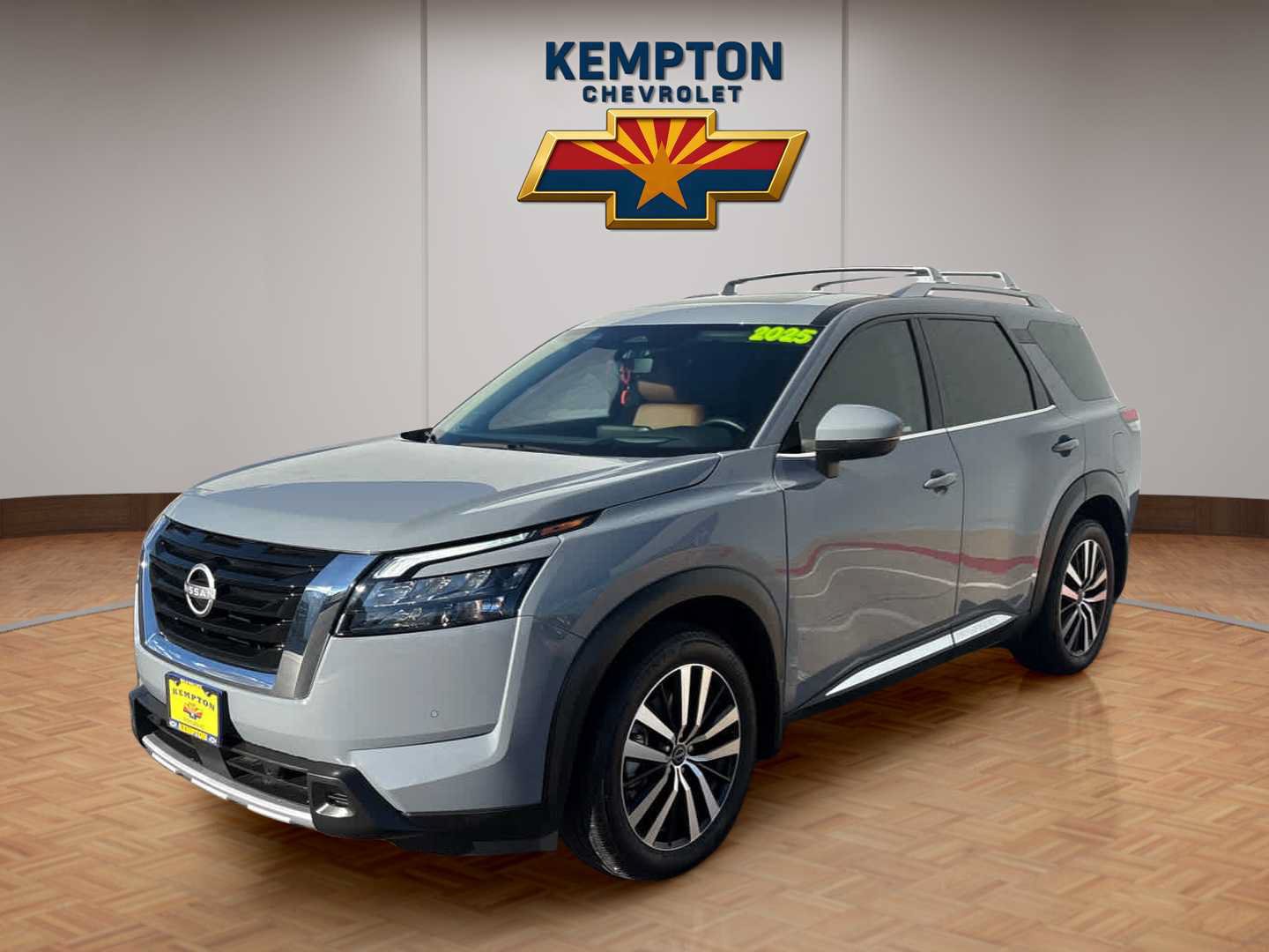 Used 2025 Nissan Pathfinder Platinum w/ Cargo Package FWD image 2