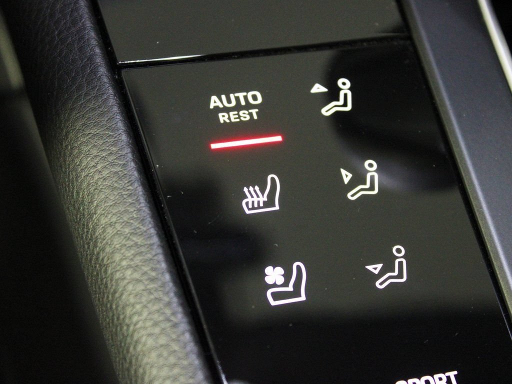 Certified 2026 Porsche Macan AWD/4WD image 30