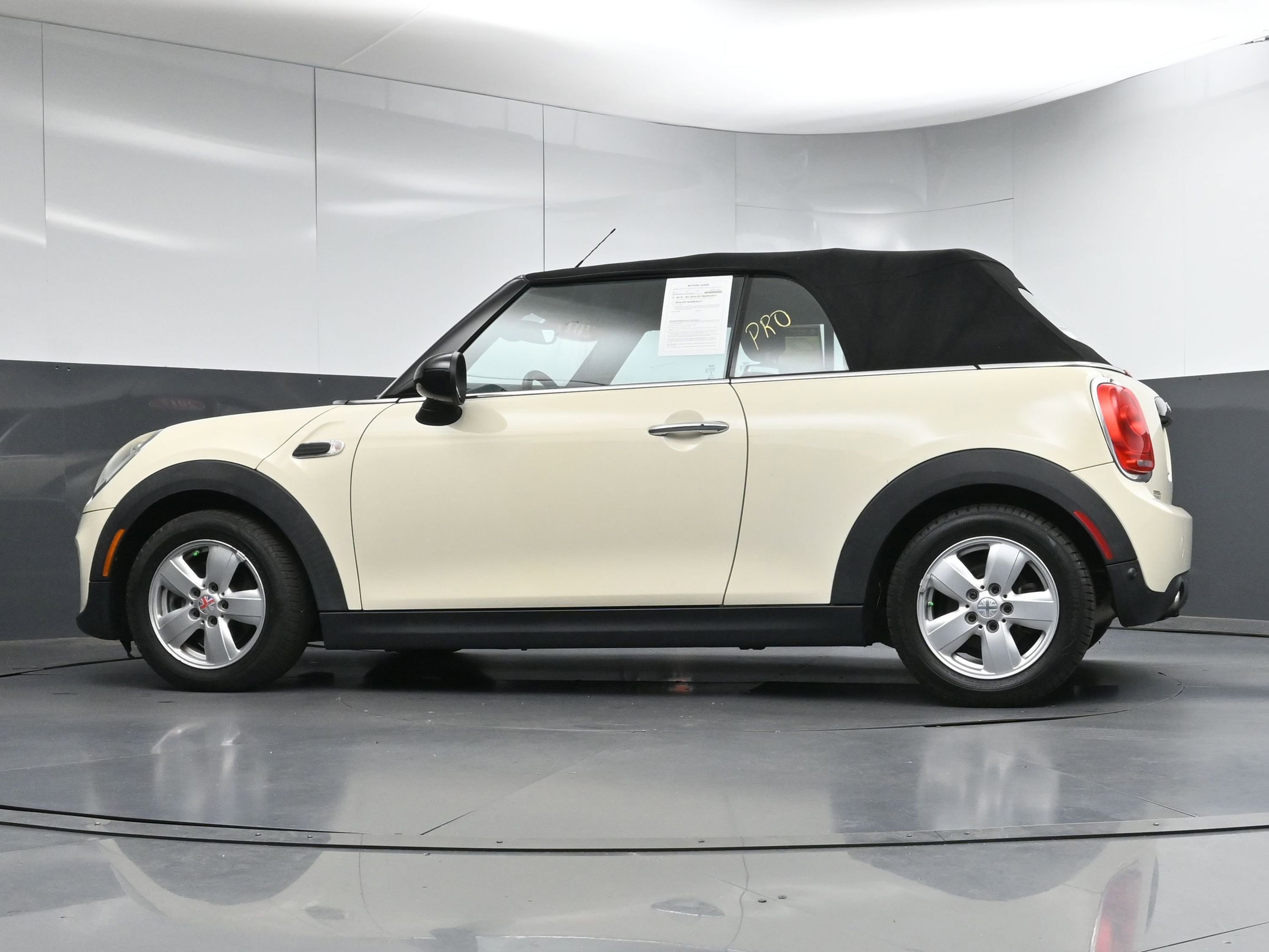 Used 2017 MINI Cooper Convertible image 29