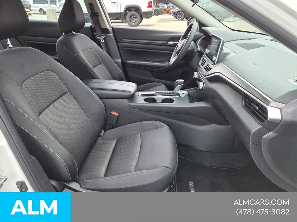 Used 2025 Nissan Altima 2.5 SV FWD image 16