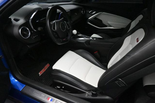 Used 2018 Chevrolet Camaro SS RWD image 9
