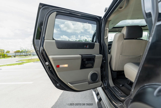 Used 2004 HUMMER H2 w/ Preferred Equipment Group image 45