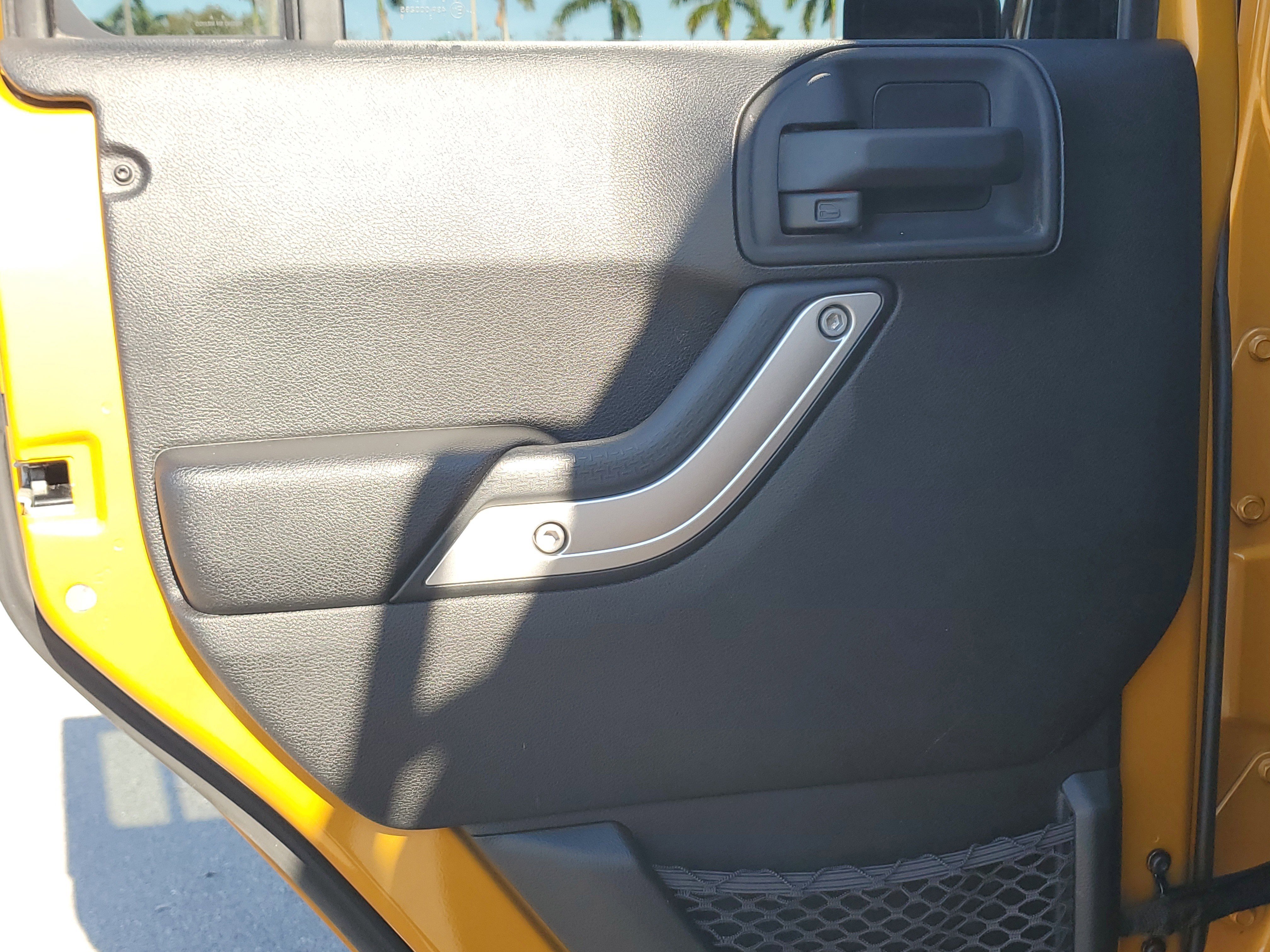 Used 2014 Jeep Wrangler Unlimited Sahara w/ Connectivity Group image 27