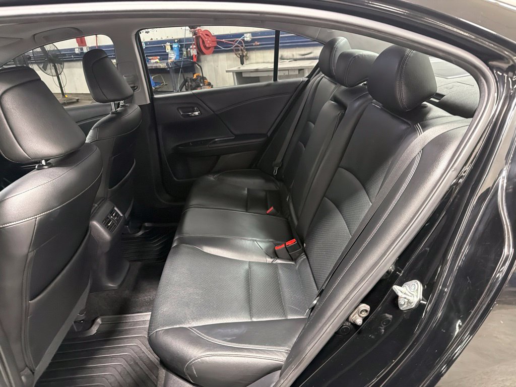 Used 2017 Honda Accord Touring image 12