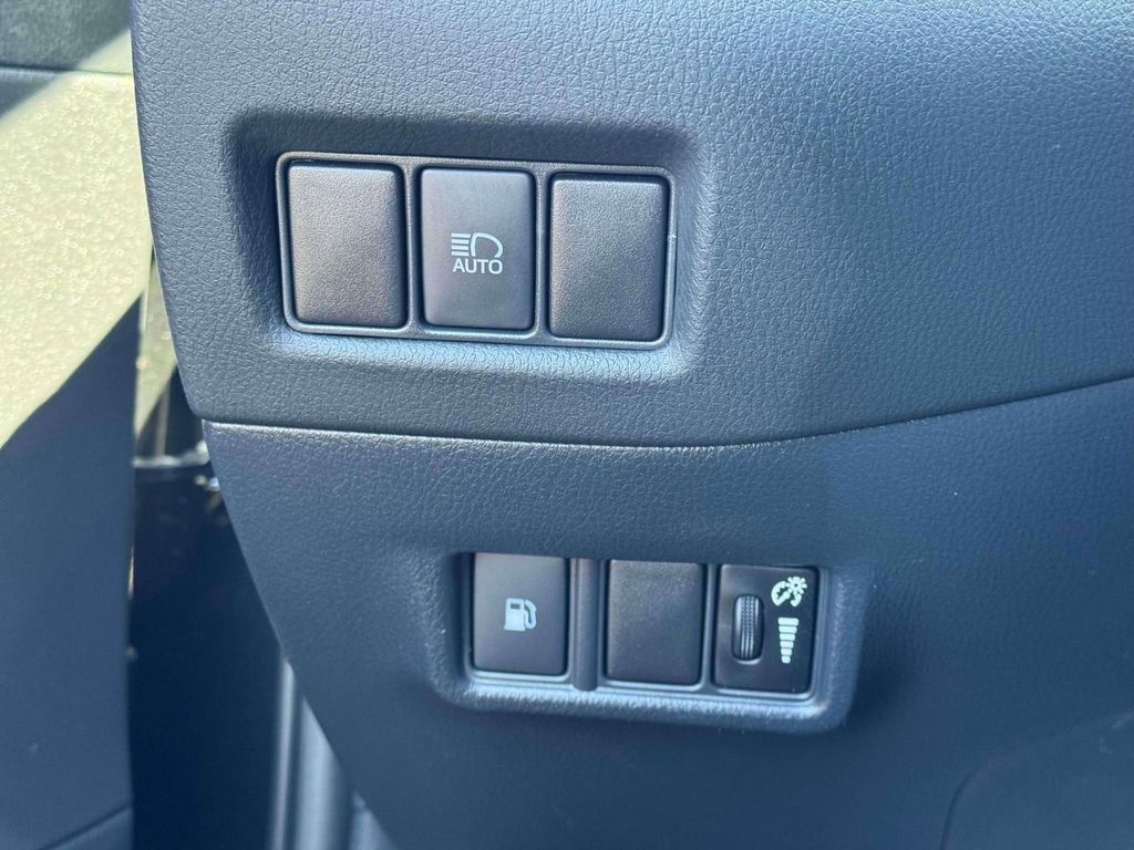 Used 2021 Toyota C-HR XLE image 20