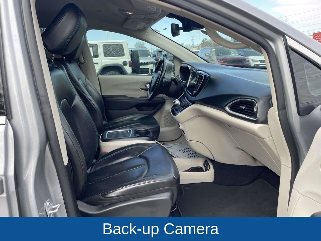 Certified 2021 Chrysler Pacifica Touring-L image 15