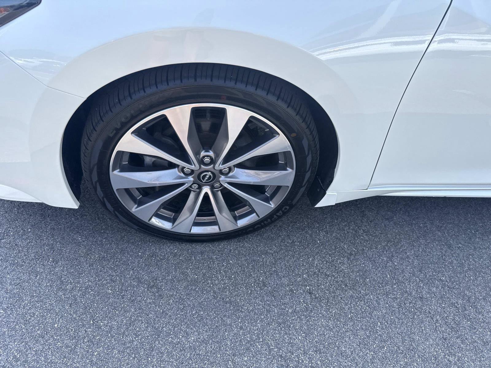 Used 2023 Nissan Maxima Platinum w/ Sport Mat Group FWD image 12