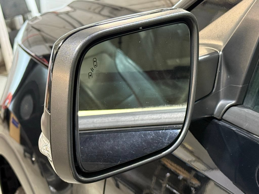 Used 2018 Ford Explorer XLT w/ Equipment Group 202A AWD/4WD image 23