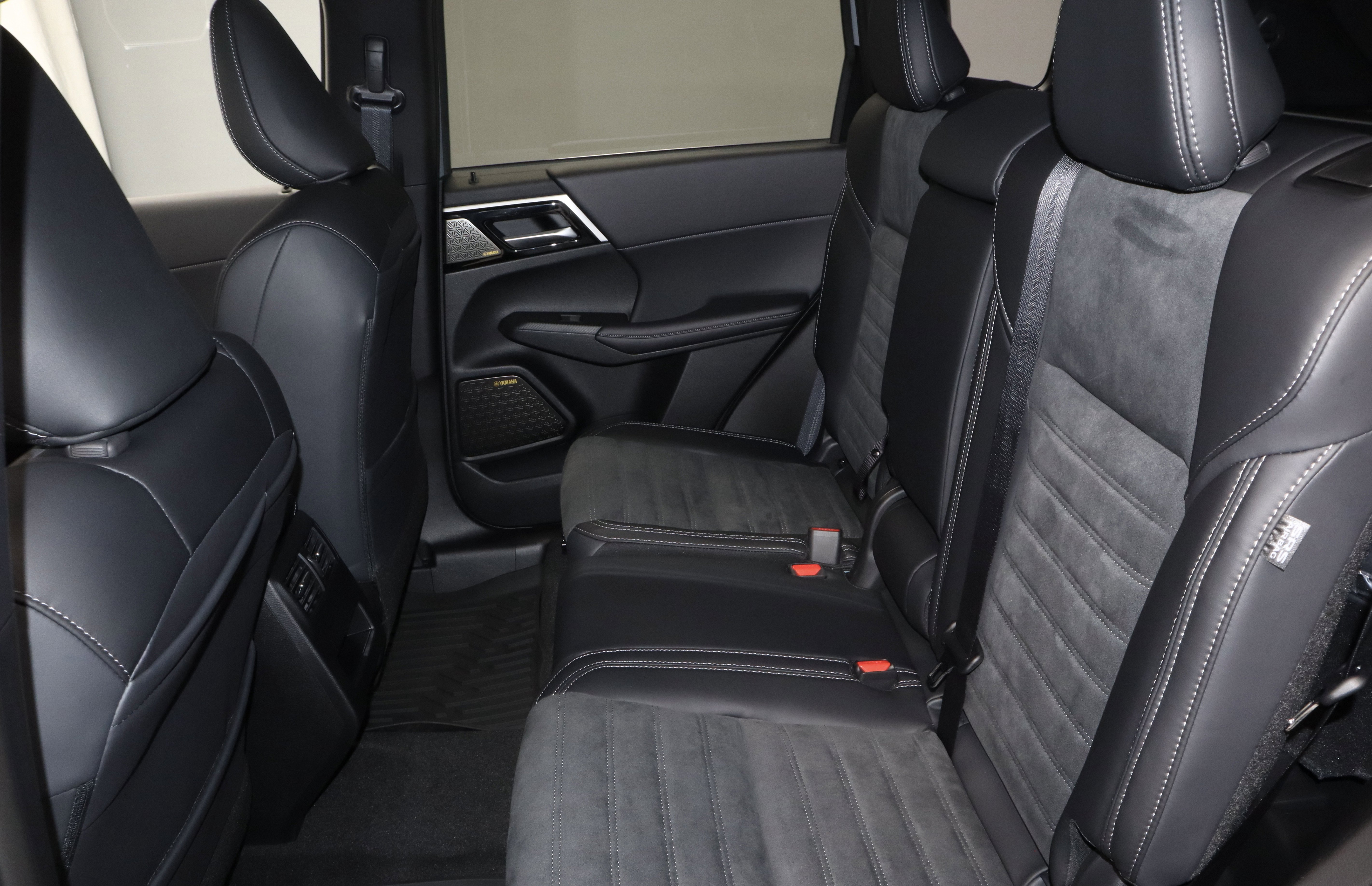 New 2026 Mitsubishi Outlander SE image 15