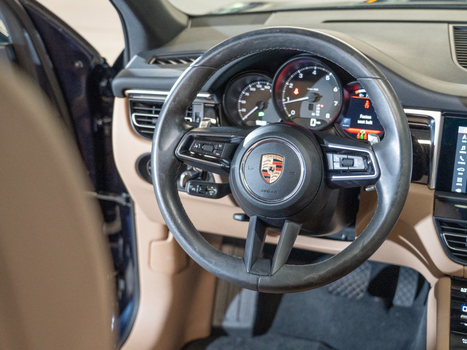 Certified 2023 Porsche Macan AWD/4WD image 26