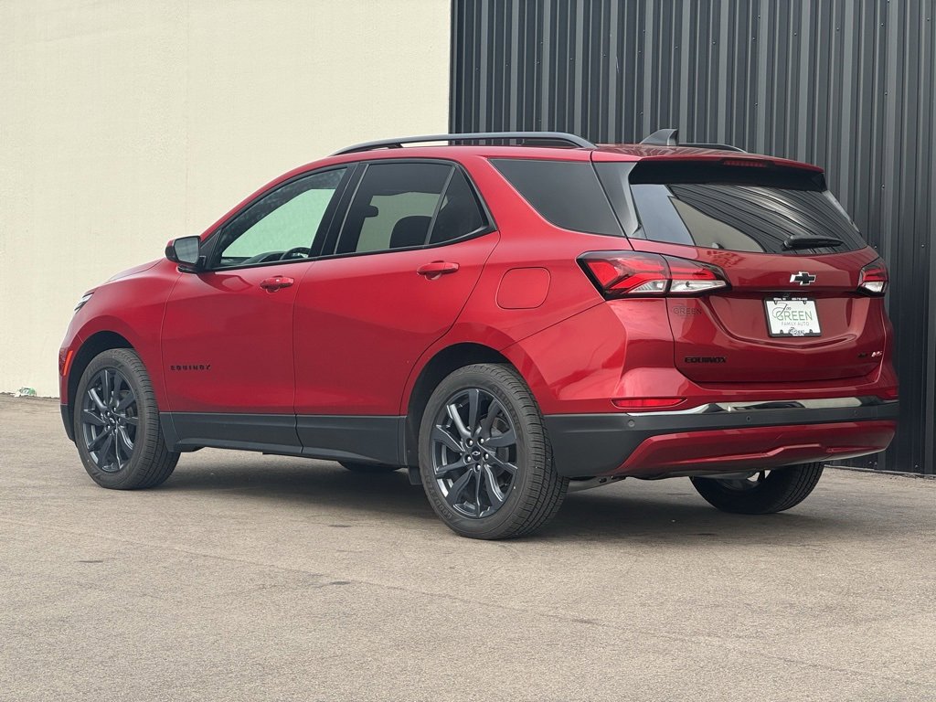 Used 2023 Chevrolet Equinox RS image 3