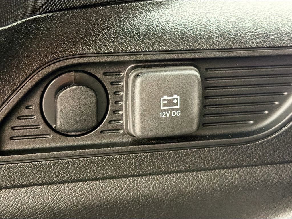 Used 2023 Jeep Grand Cherokee Limited w/ Luxury Tech Group II RWD image 14
