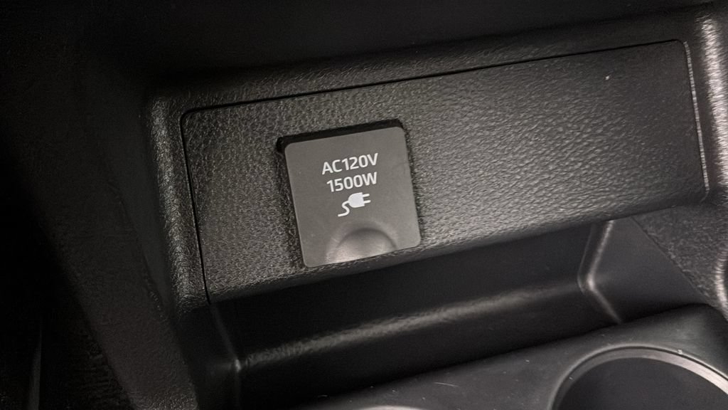 Used 2023 Toyota Sienna XSE AWD/4WD image 11