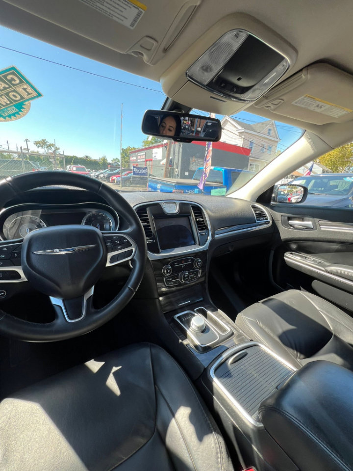 Used 2017 Chrysler 300 Limited image 27