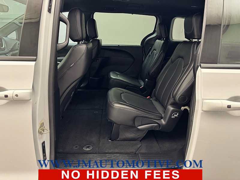 Used 2024 Chrysler Pacifica Touring-L w/ S Appearance Package AWD/4WD image 14