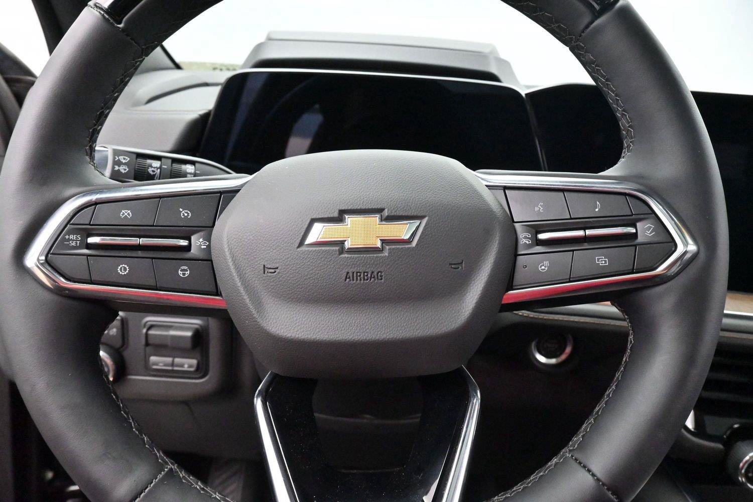 Used 2025 Chevrolet Suburban High Country AWD/4WD image 19
