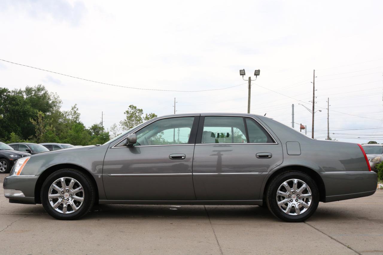 Used 2008 Cadillac DTS w/ Trunk Convenience Package FWD image 17