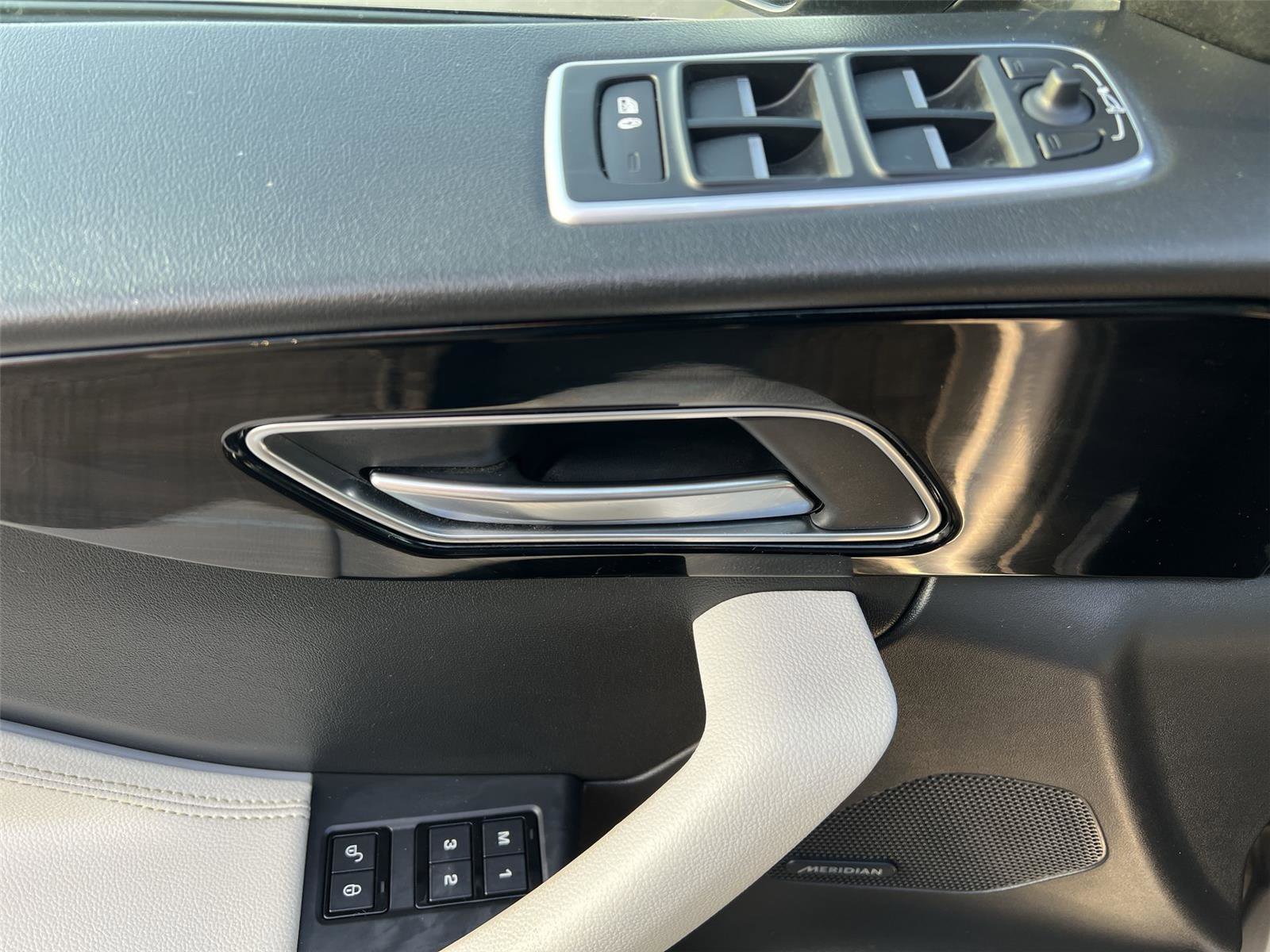 Used 2020 Jaguar F-PACE Prestige image 12