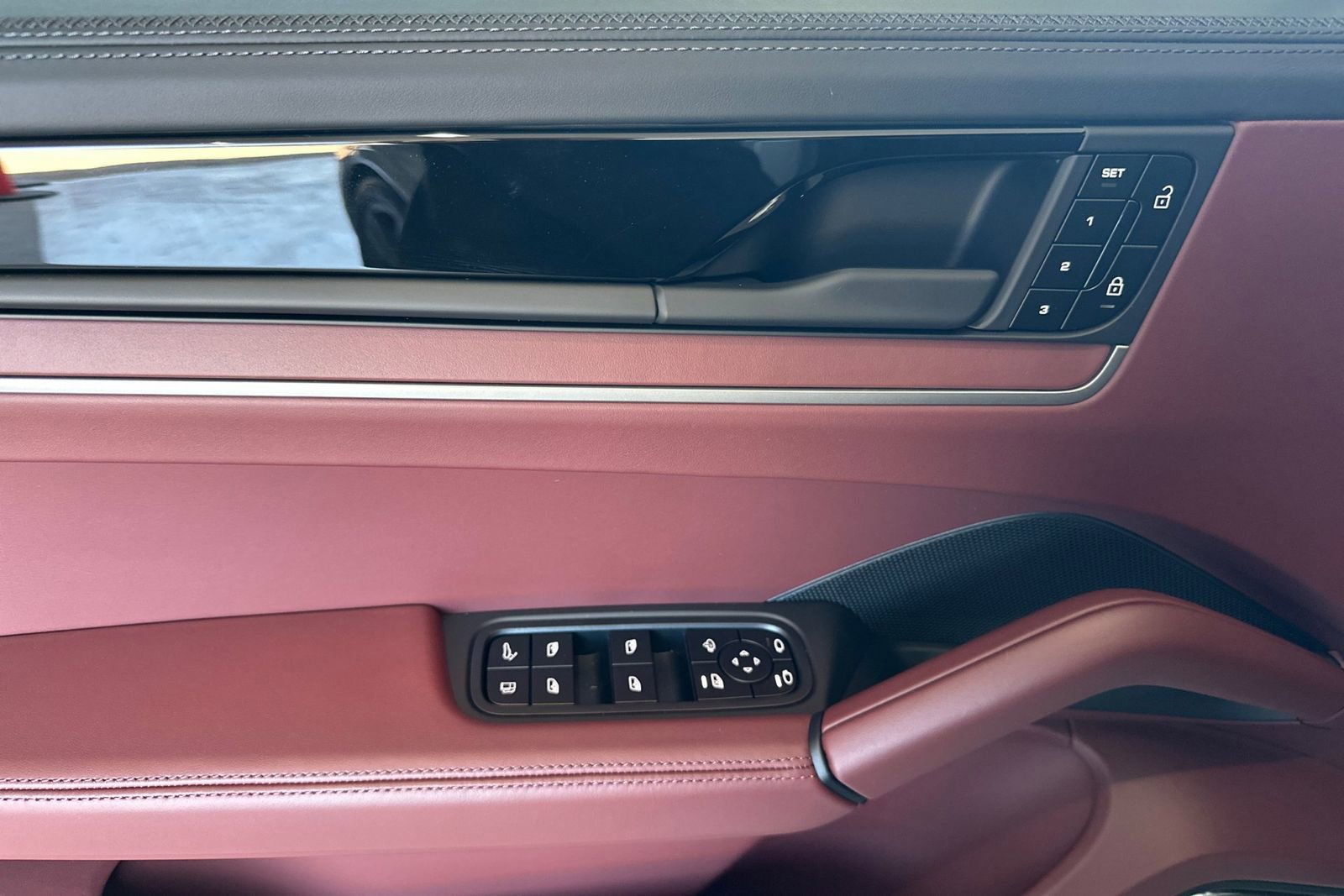 New 2025 Porsche Cayenne Turbo image 12