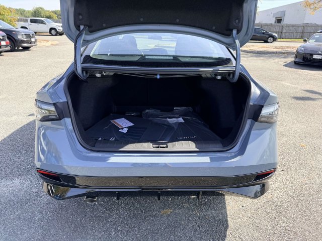 New 2027 Nissan Sentra SR w/ Floor Mat Package FWD image 12