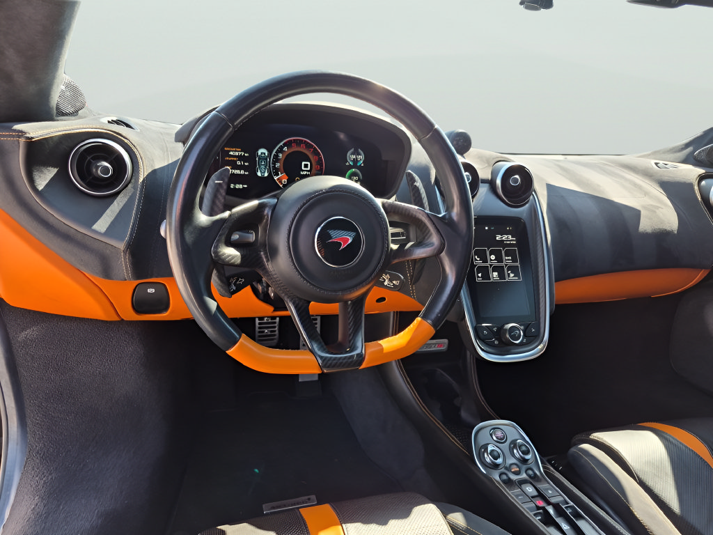 Used 2018 McLaren 570S Spider RWD image 28