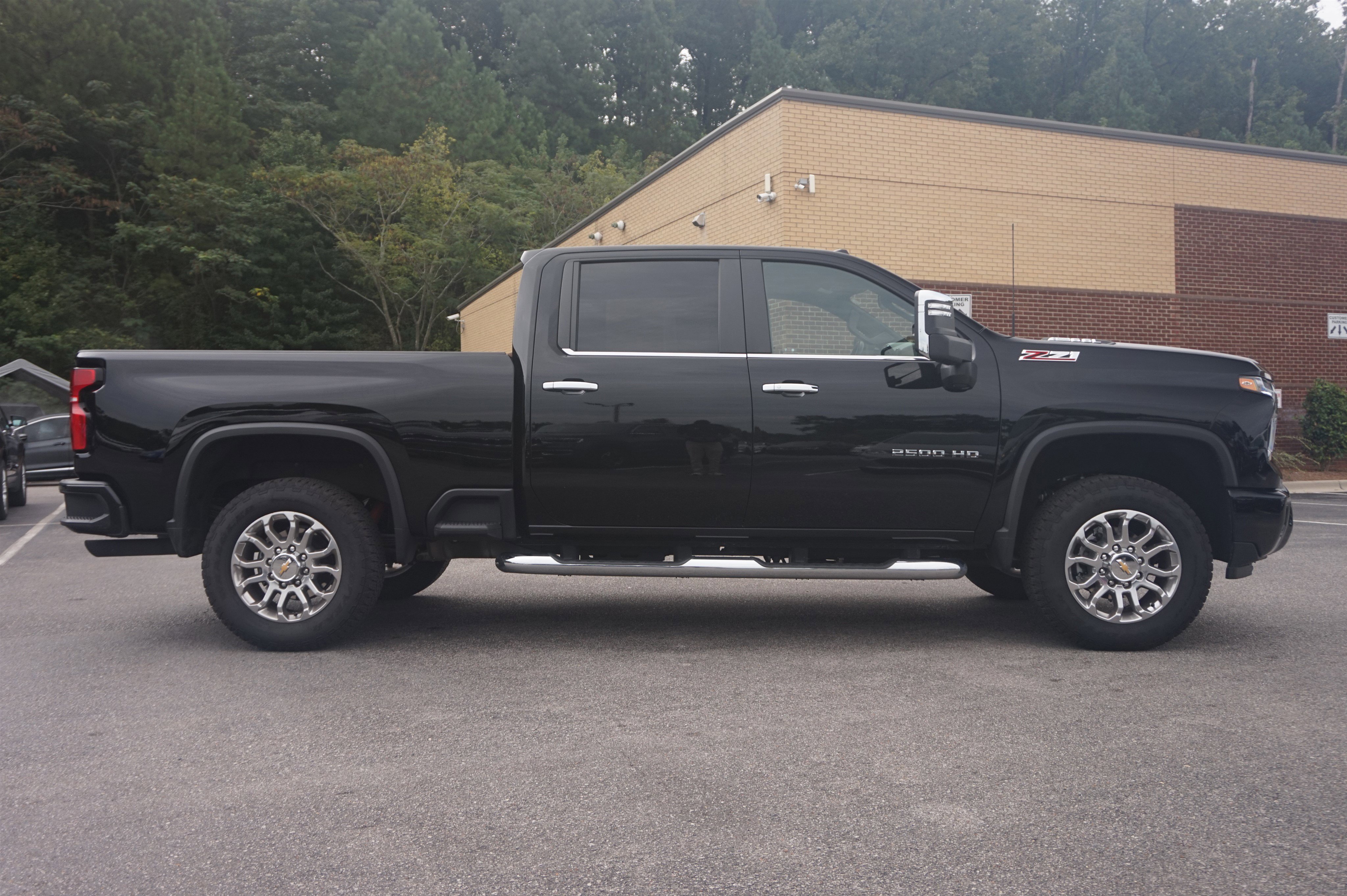 Used 2025 Chevrolet Silverado 2500 LT w/ Z71 Chrome Sport Edition image 10