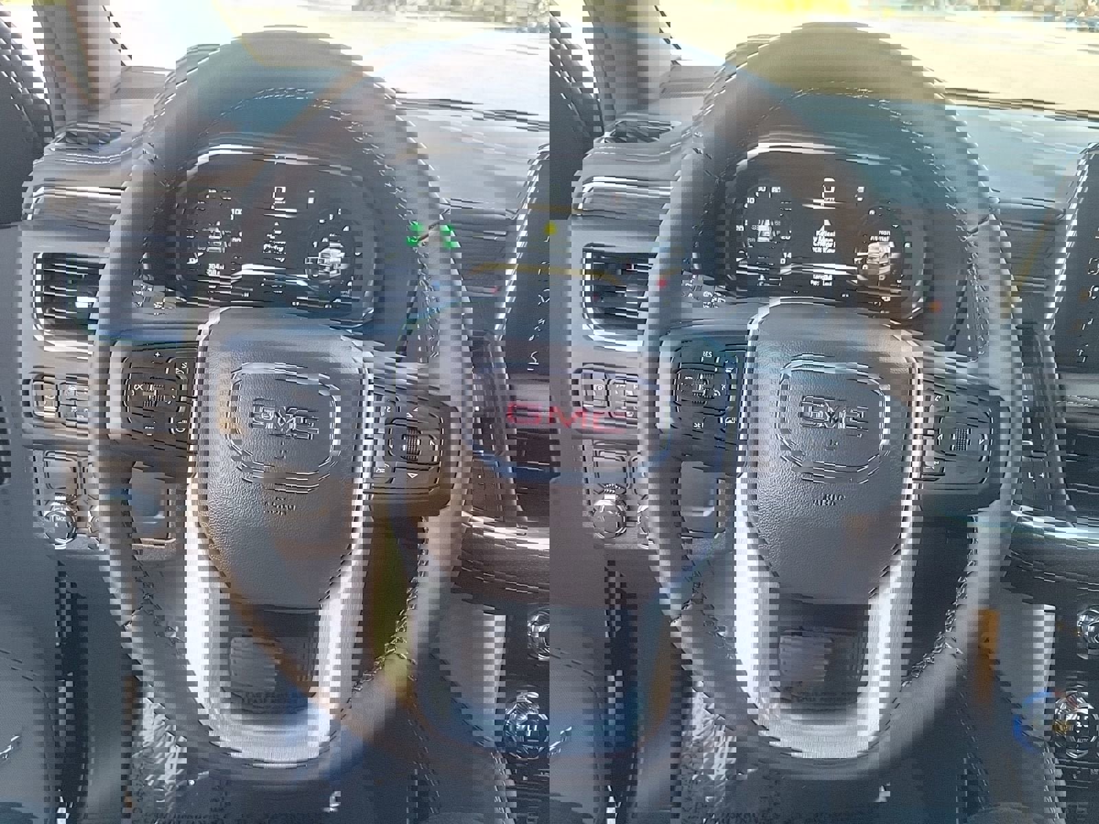 Used 2023 GMC Yukon SLT w/ SLT Luxury Package image 24