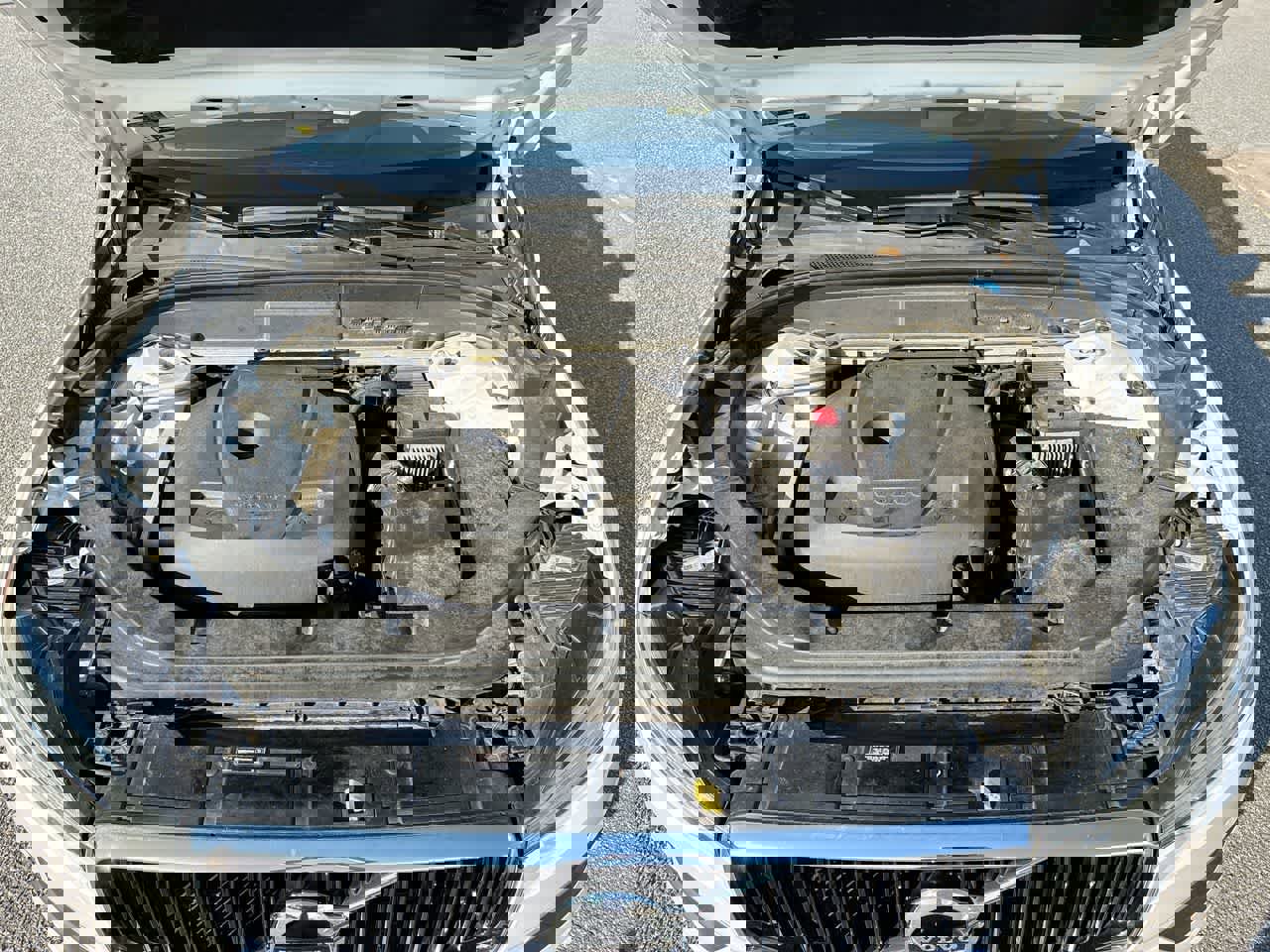 Used 2021 Volvo XC60 T5 Momentum image 30