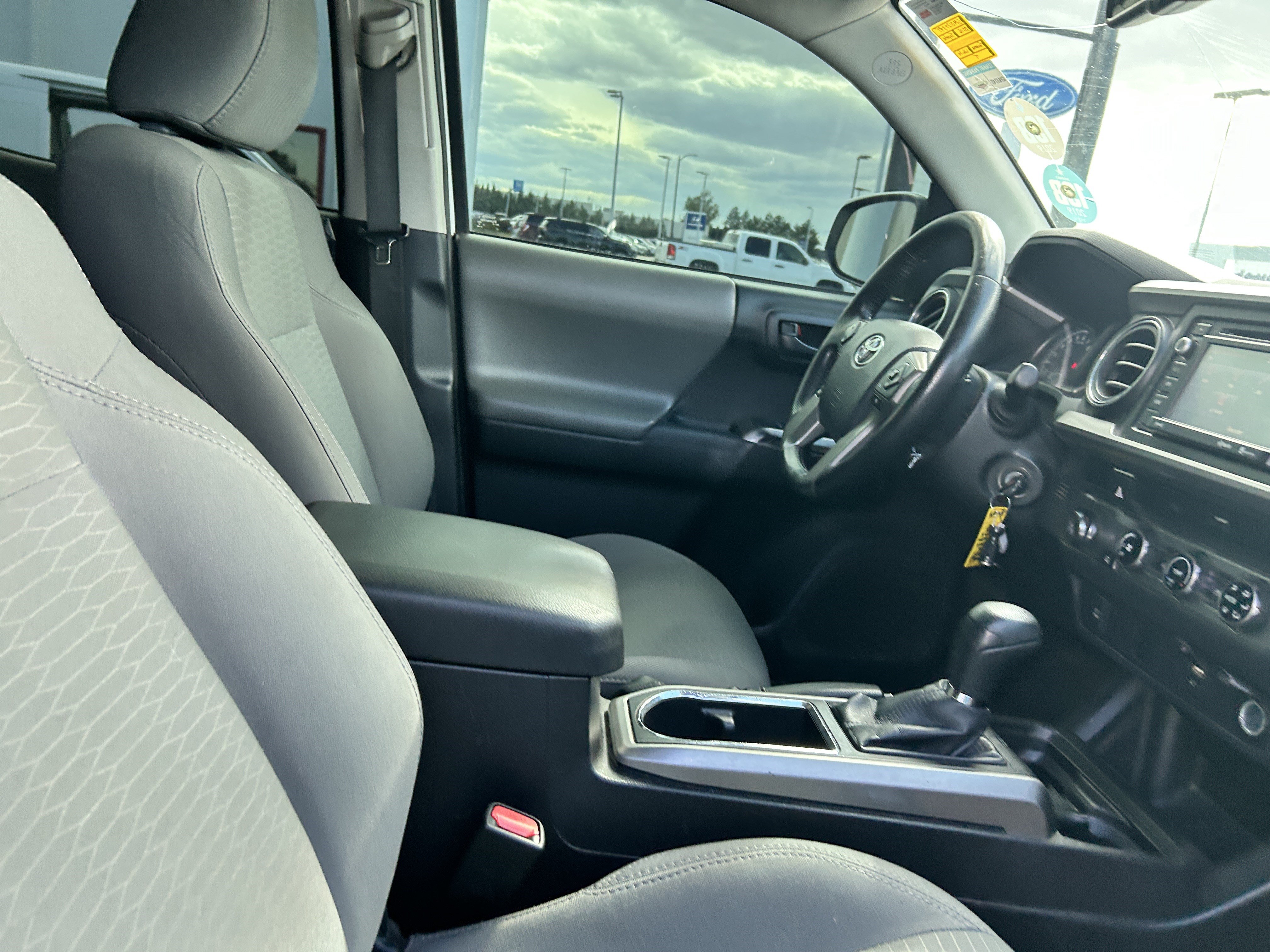 Used 2016 Toyota Tacoma SR5 w/ SR5 Appearance Package (SN) RWD image 12