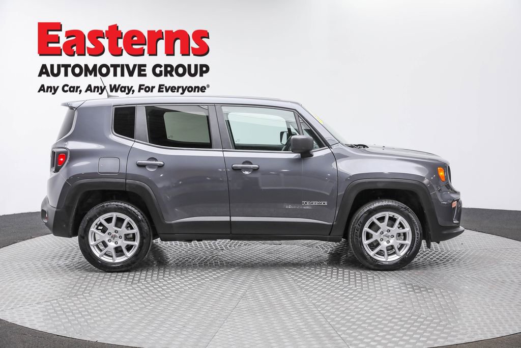Used 2023 Jeep Renegade Latitude image 4