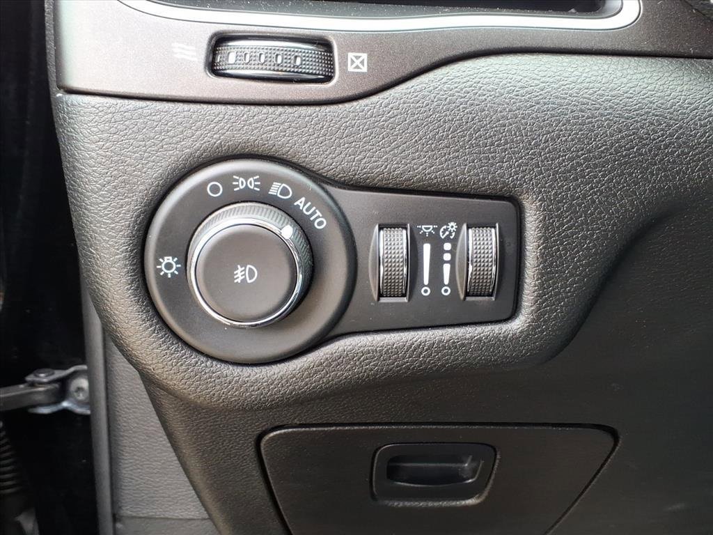 Used 2022 Jeep Cherokee Trailhawk w/ Sun, Sound & Nav Group image 17