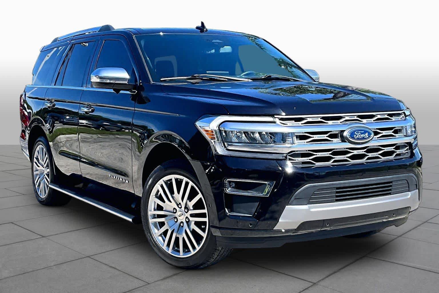 Used 2024 Ford Expedition Platinum RWD image 3