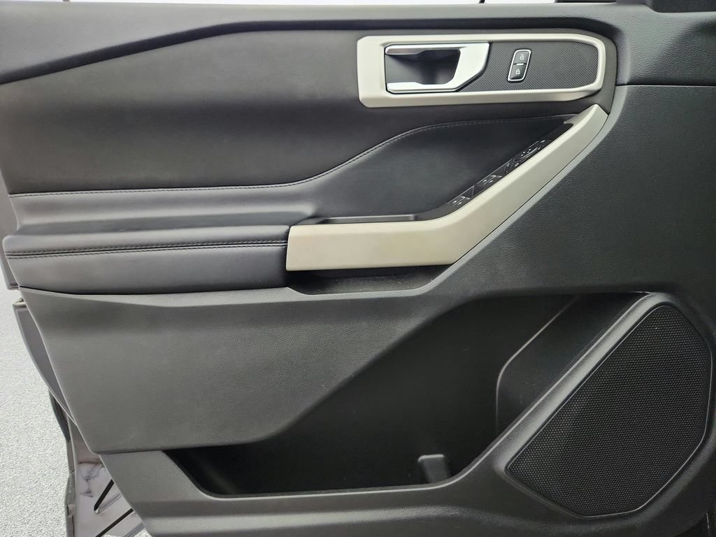 Used 2020 Ford Explorer XLT w/ Comfort Package RWD image 19