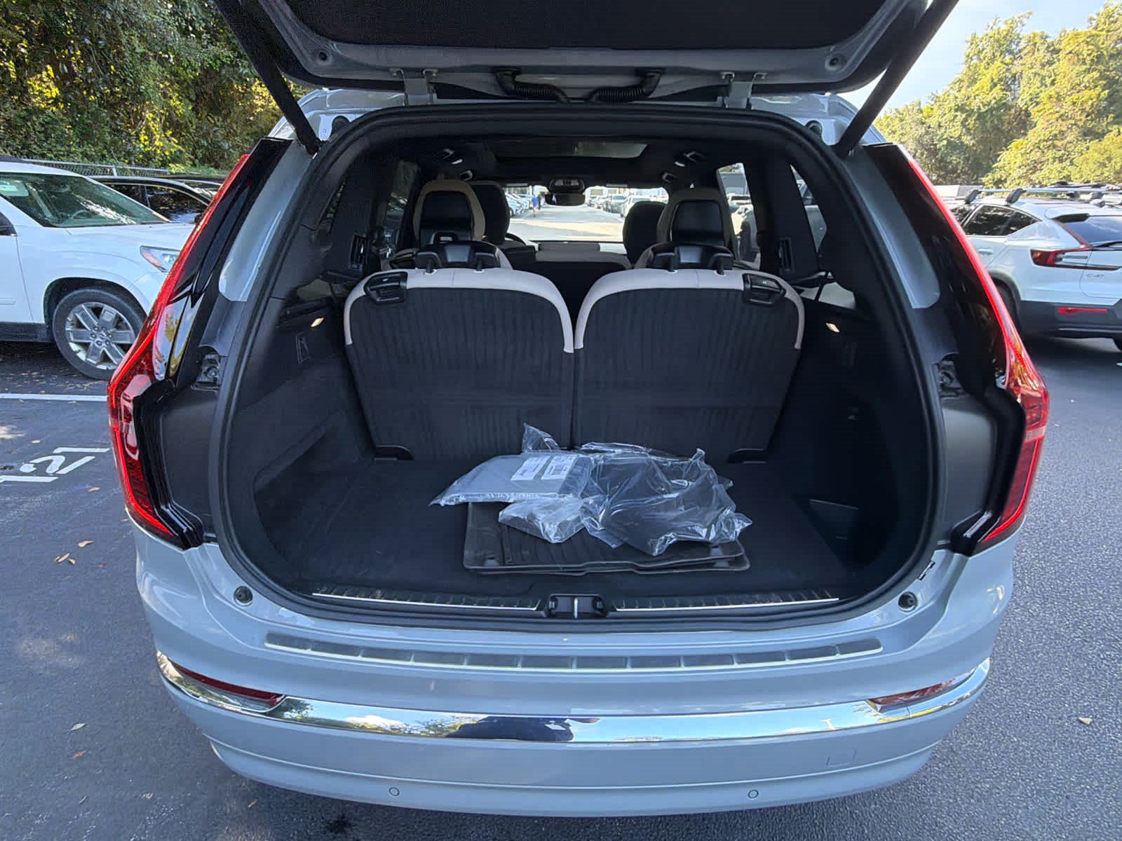 Used 2025 Volvo XC90 B6 Plus AWD/4WD image 22